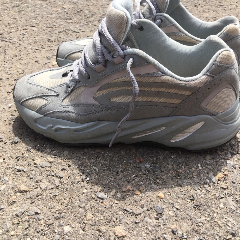 yeezy boost 700